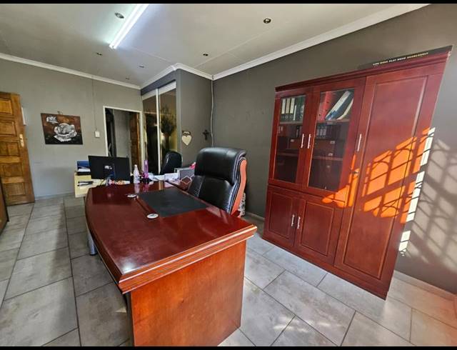 940M² BUSINESS FOR SALE IN BRACKENHURST